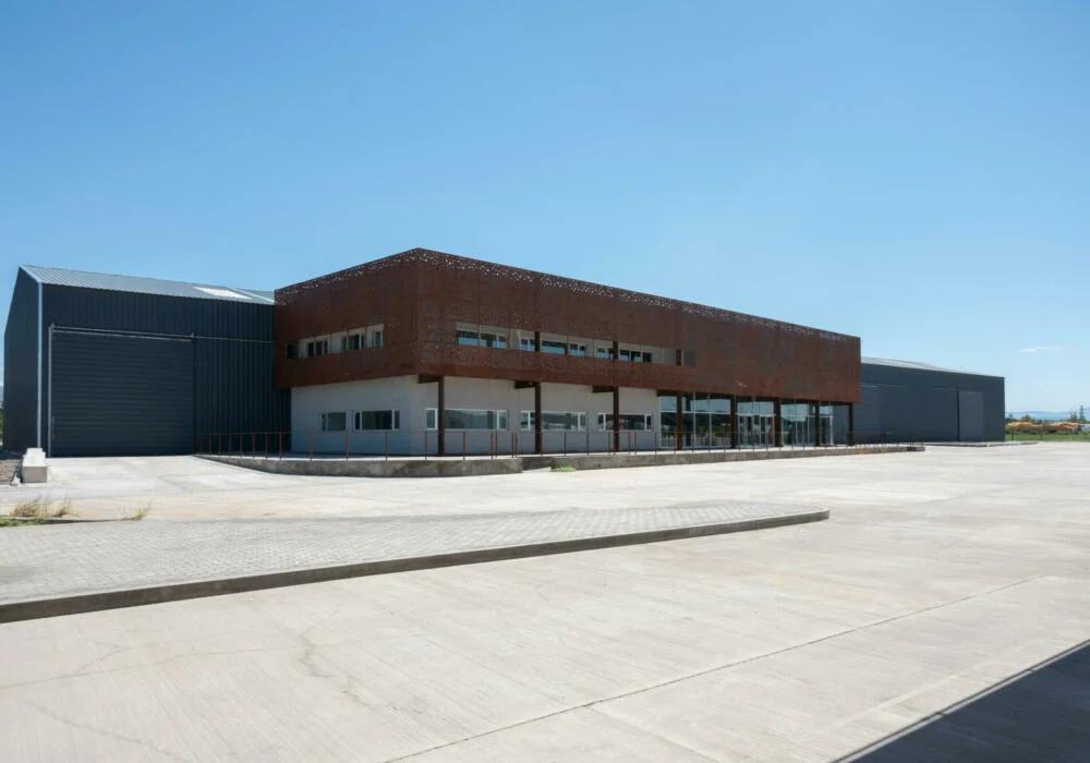 La Junta: Complejo Industrial y Corporativo Bioclimático - Foto 2