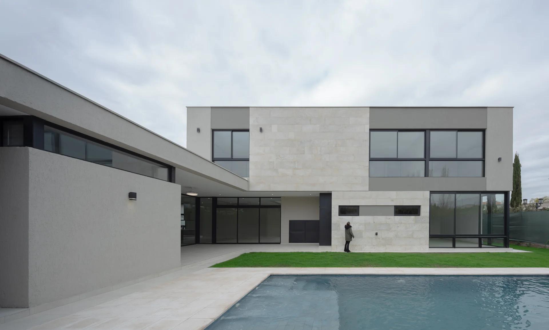 Vivienda T-D3: La reinterpretación del habitar contemporáneo a través de la fluidez espacial y la eficiencia pasiva