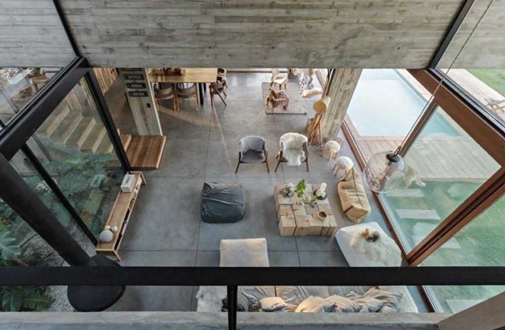 Casa premiada en Nordelta: diseño con hormigón visto, madera y vistas a la laguna