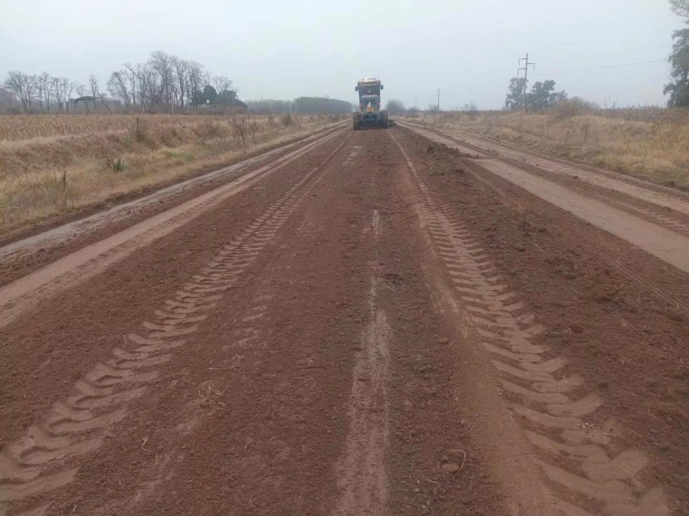 Chacabuco refuerza la red vial rural con intervenciones en cuatro tramos del distrito