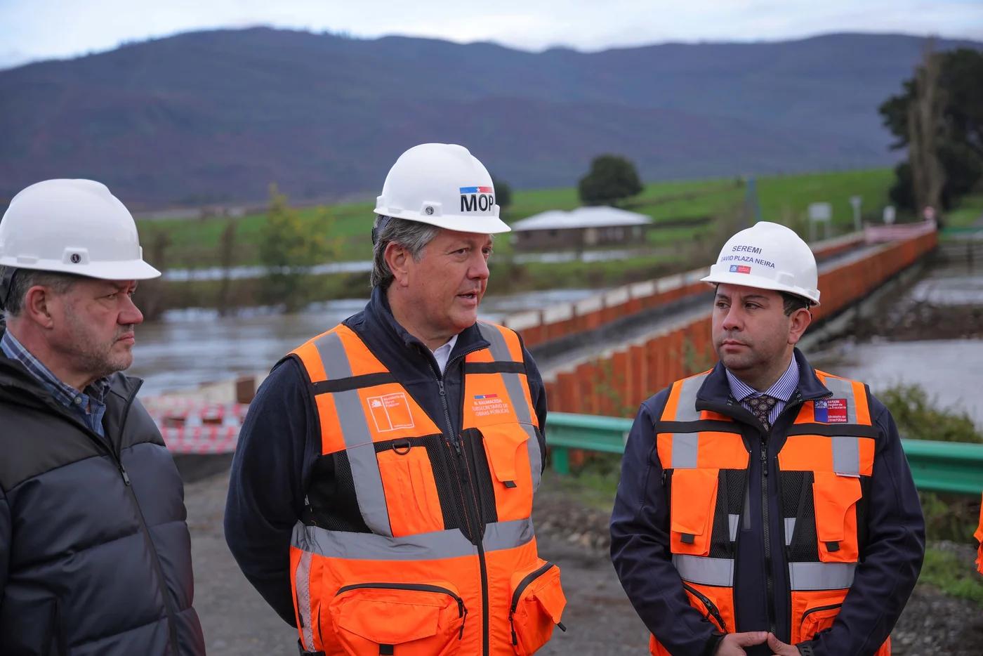 En solo seis días de trabajo, MOP y Ejército restablecen la conectividad entre Zapallar y Catapilco con puente mecano