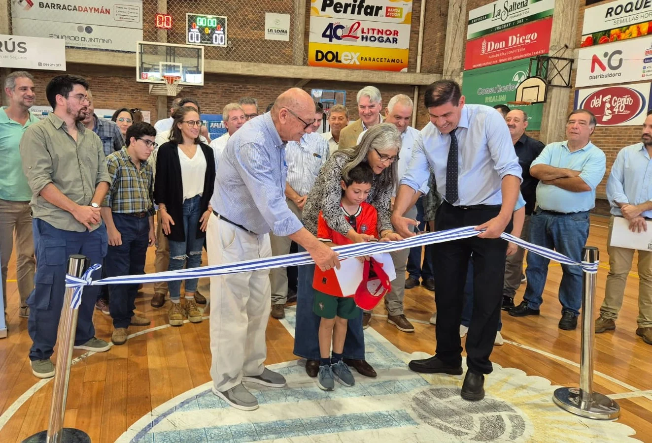 Inauguraciones de mejoras en clubes deportivos de Salto con apoyo del MTOP