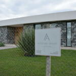 Casa A+N: Una Síntesis de Materia, Luz y Paisaje en City Bell