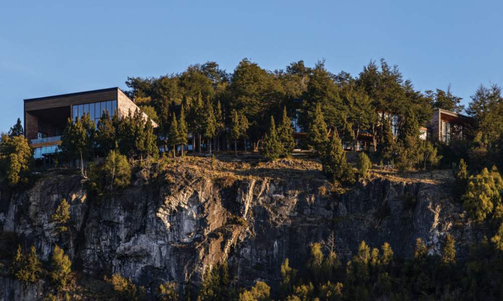 Uman Lodge Futaleufú: Un Refugio Arquitectónico en Armonía con la Naturaleza