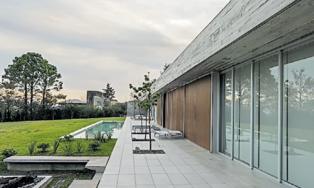 Integración perfecta: Casa Raco, una vivienda que se funde con la naturaleza en la serranía de Tucumán