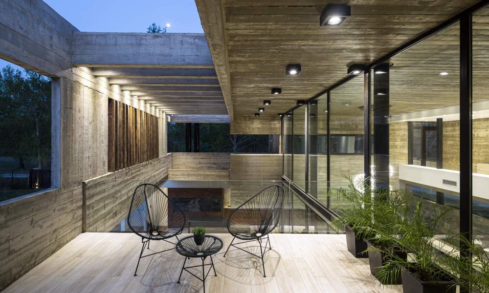 Casa EG: Diseño Innovador en San Jorge que Resalta la Funcionalidad y la Estética