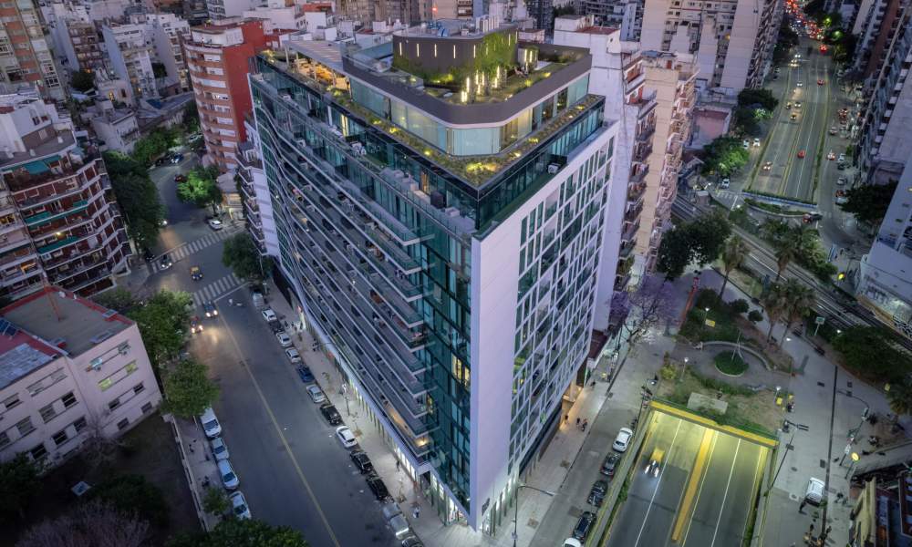 Be Plaza: La Síntesis Arquitectónica entre Lujo y Modernidad en el Norte de la Ciudad