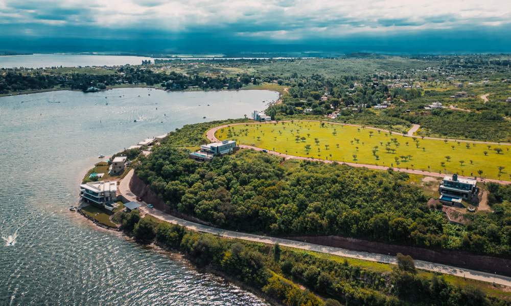 Punta Peñón: Un Oasis Lacustre de Exclusividad y Naturaleza en Córdoba