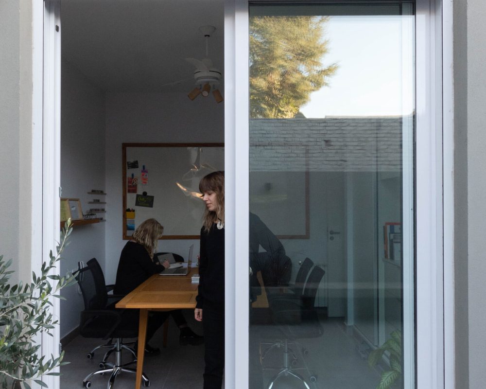 Coworking en clave doméstica: rediseño integral de un PH en Bahía Blanca