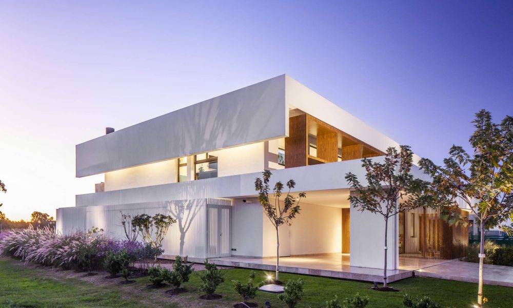 Leone Loray Arquitectura: Innovación y Elegancia Redefiniendo el Paisaje Residencial Argentino