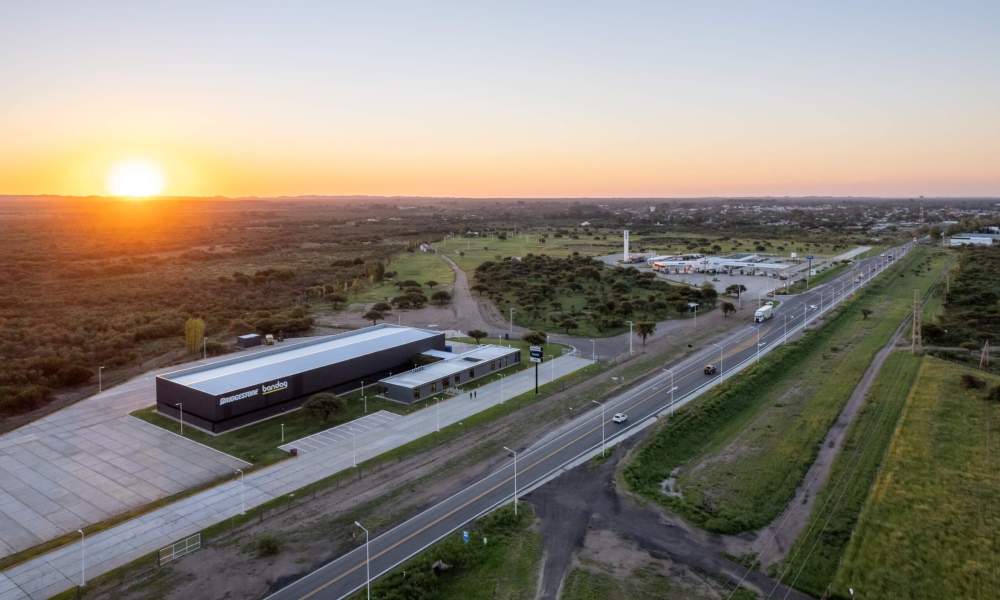 Nueva Planta de Recapado y Oficinas de Bridgestone en Córdoba: Un Proyecto Integral de ONO Arquitectos